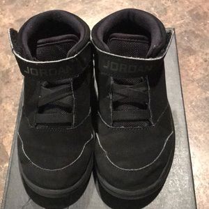 Size 9c boy Jordan 1 Flight Shoes